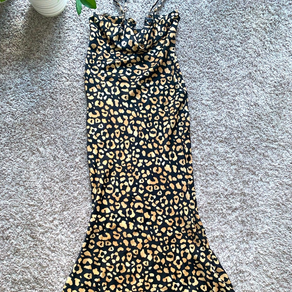 Forever 21: Contemporary Satin Navy and Beige MIDI